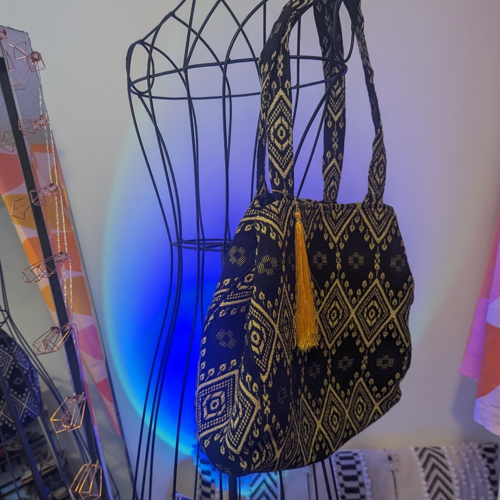 Black and white shoulder bag